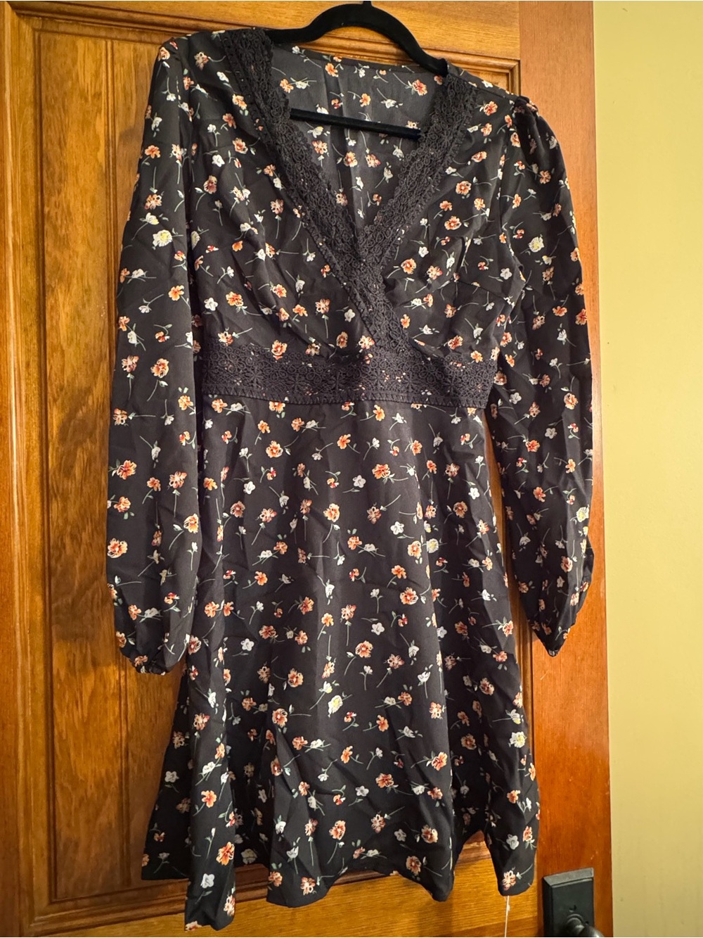 Cupshe Black Ditsy Lace Surplice Blouson Sleeve Mini Dress - Picture 2 of 2